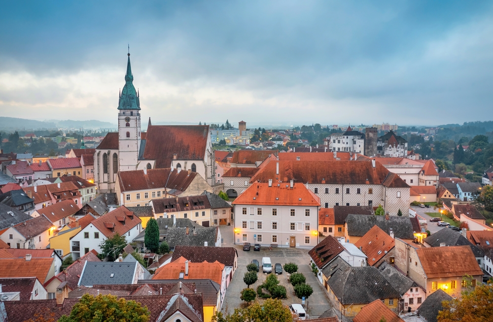 A képen Jindřichův Hradec városa látható, Csehország déli részén.  - Z(s)eppelin utazás