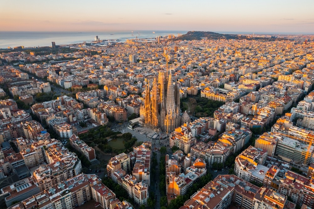 HOSSZÚ HÉTVÉGE BARCELONÁBAN REPÜLŐVEL - GAUDÍ ÉS A MODERNIZMUS NYOMÁBAN utazás ajánlat - Z(s)eppelin