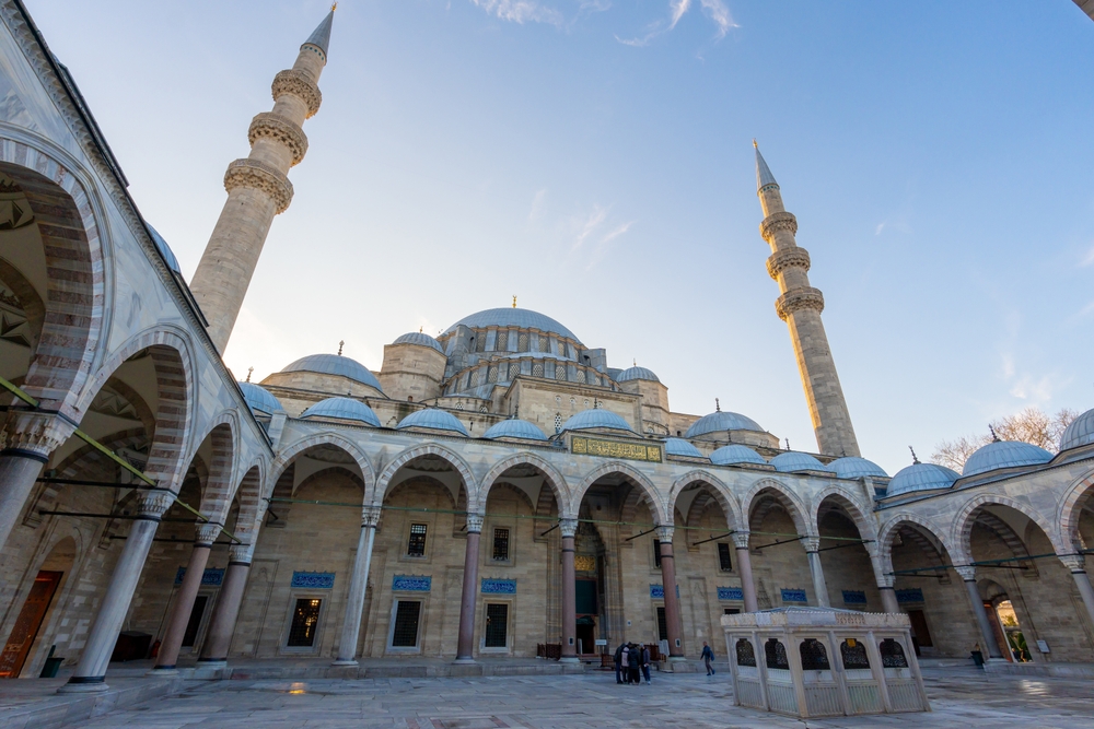 Ez a kép a Szulejmán-mecsetet (törökül: Süleymaniye Camii) ábrázolja Isztambulban.  - Z(s)eppelin utazás