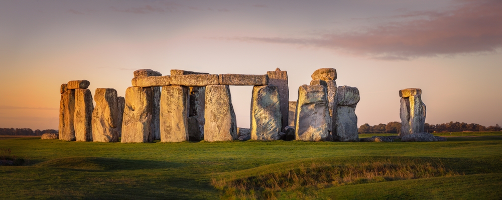 A képen a Stonehenge látható, amely egy őskori kőépítmény Angliában.  - Z(s)eppelin utazás