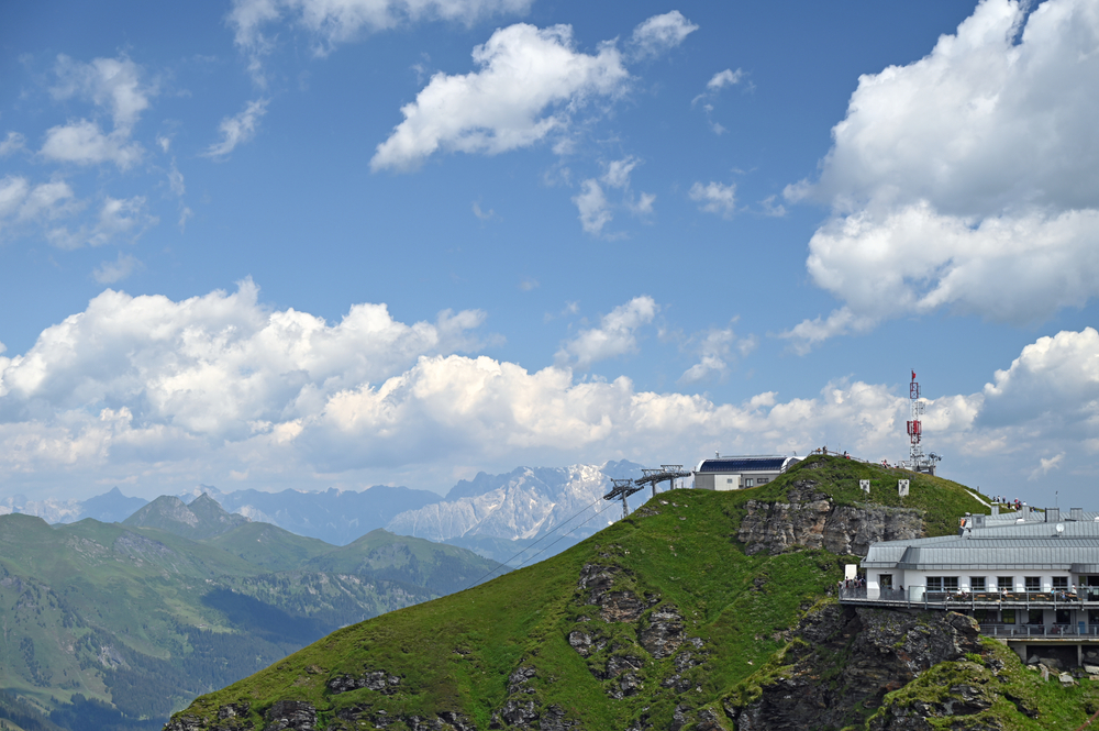 A képen a Stubnerkogel hegycsúcs látható Bad Gastein közelében, Ausztriában.  - Z(s)eppelin utazás