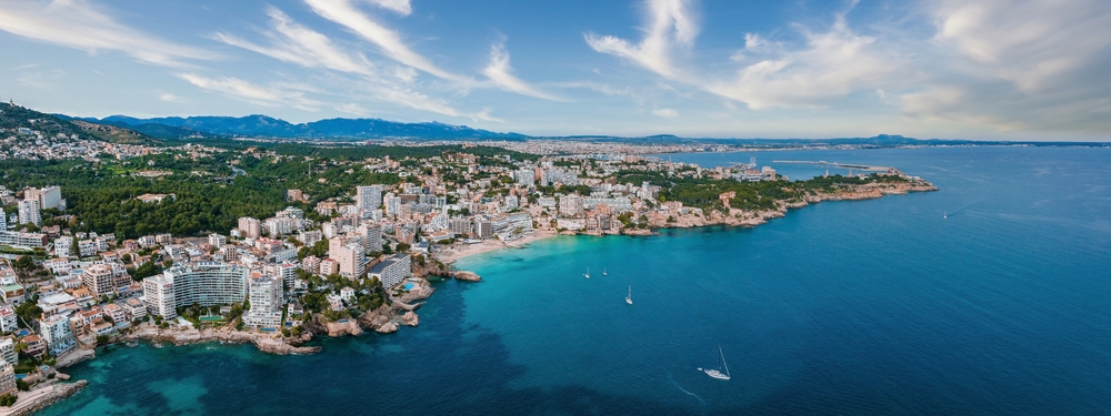 A képen Palma de Mallorca, a Baleár-szigetek fővárosának légi felvétele látható. - Z(s)eppelin utazás