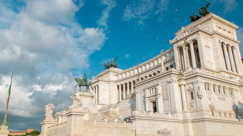 Az épület a római II. Viktor Emánuel emlékmű (Altare della Patria).   - Z(s)eppelin utazás