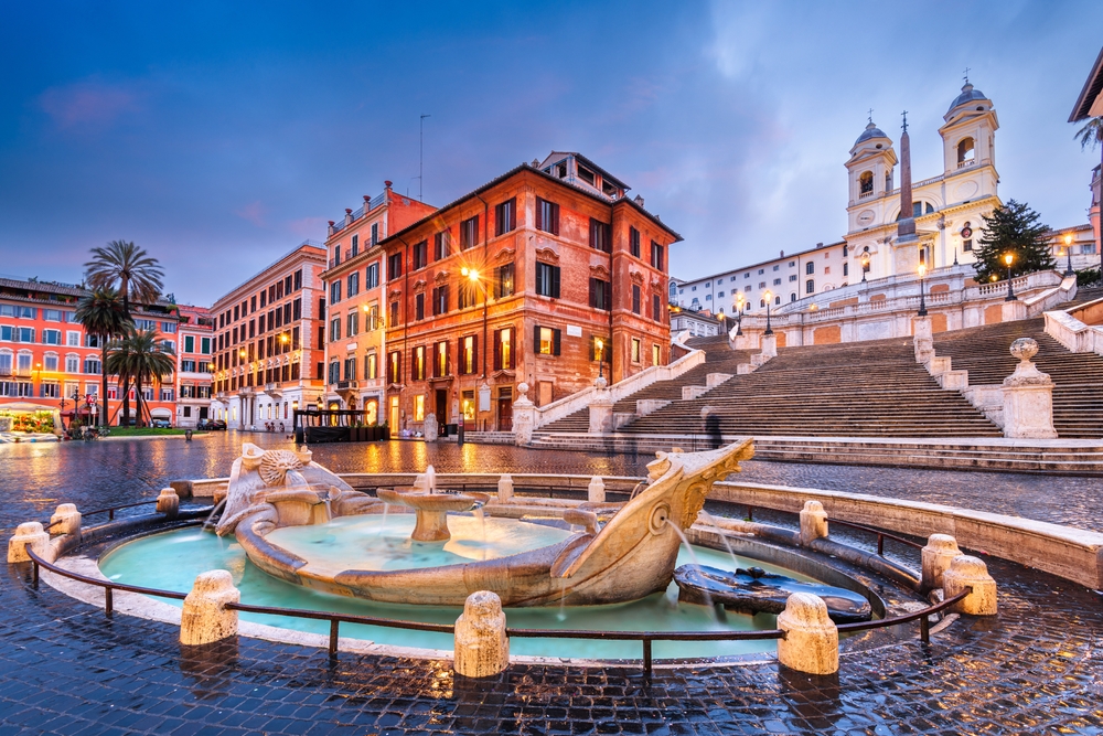 Ez a kép a római Spanyol lépcsőt (Scalinata di Trinità dei Monti) és a Barcaccia-kutat (Fontana della Barcaccia) ábrázolja. - Z(s)eppelin utazás