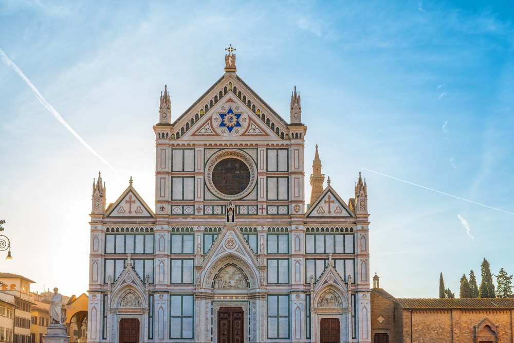 A képen a firenzei Santa Croce-bazilika (Basilica di Santa Croce) látható, amely a világ legnagyobb ferences temploma. - Z(s)eppelin utazás