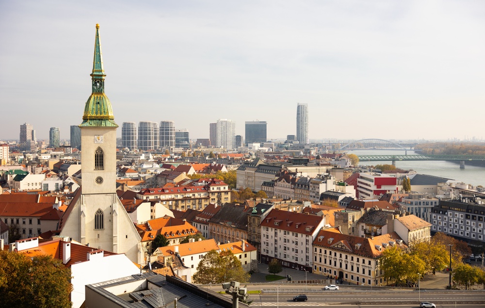 A képen Pozsony (Bratislava), Szlovákia fővárosa látható.  - Z(s)eppelin utazás