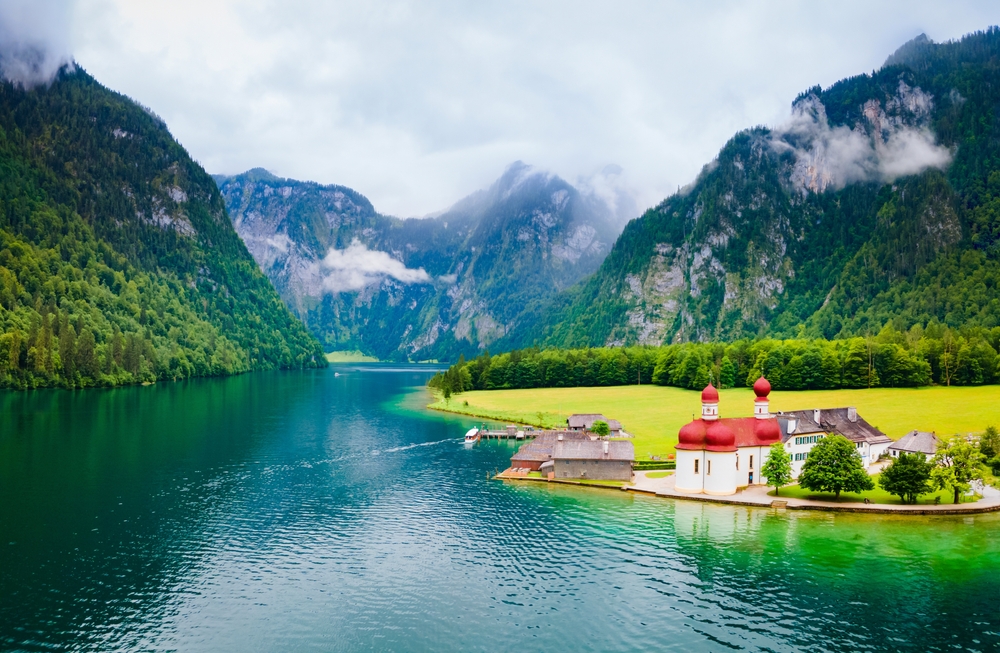 Ez a kép a németországi Königssee-nél, a Szent Bertalan-templomnál (St. Bartholomä) készült.  - Z(s)eppelin utazás