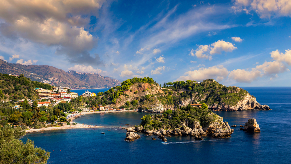 A képen az Isola Bella látható, amely egy kis sziget Szicíliában, Taormina közelében. - Z(s)eppelin utazás