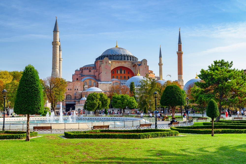 A Hagia Szophia (Szent Bölcsesség) Isztambul egyik ikonikus épülete.  - Z(s)eppelin utazás
